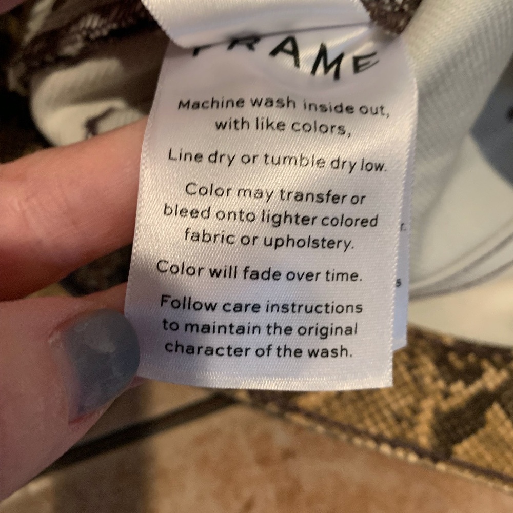 Frame Le High Skinny Crop In Coated Python Size 2… - image 8